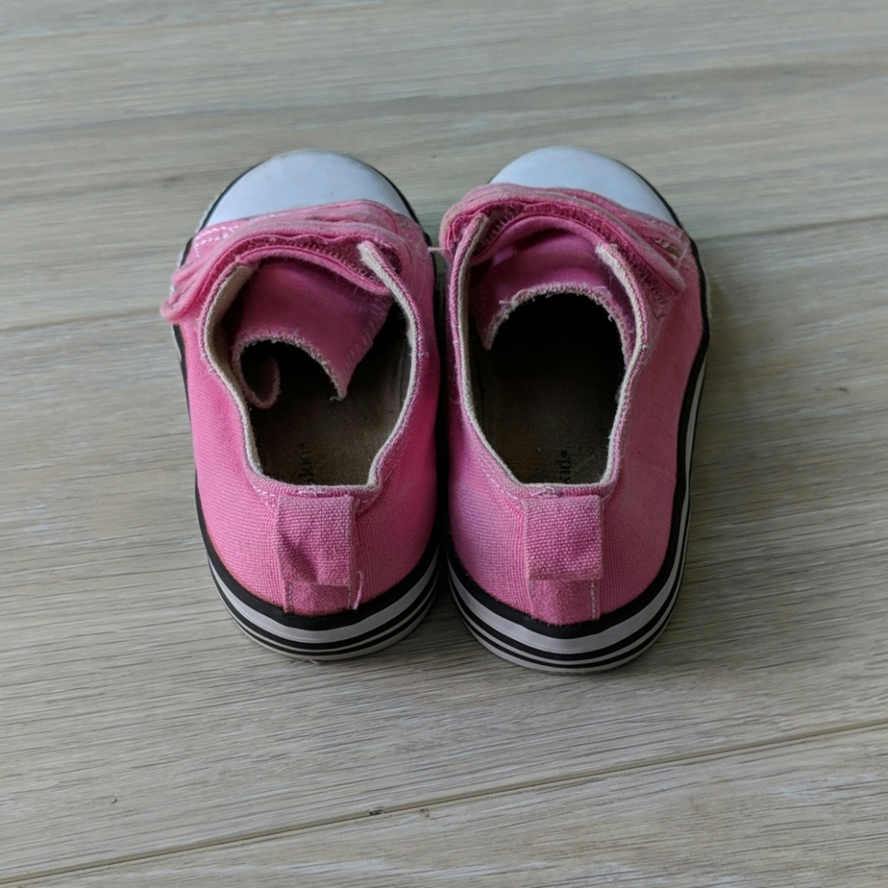 Pink shoes - Picture 3 of 3